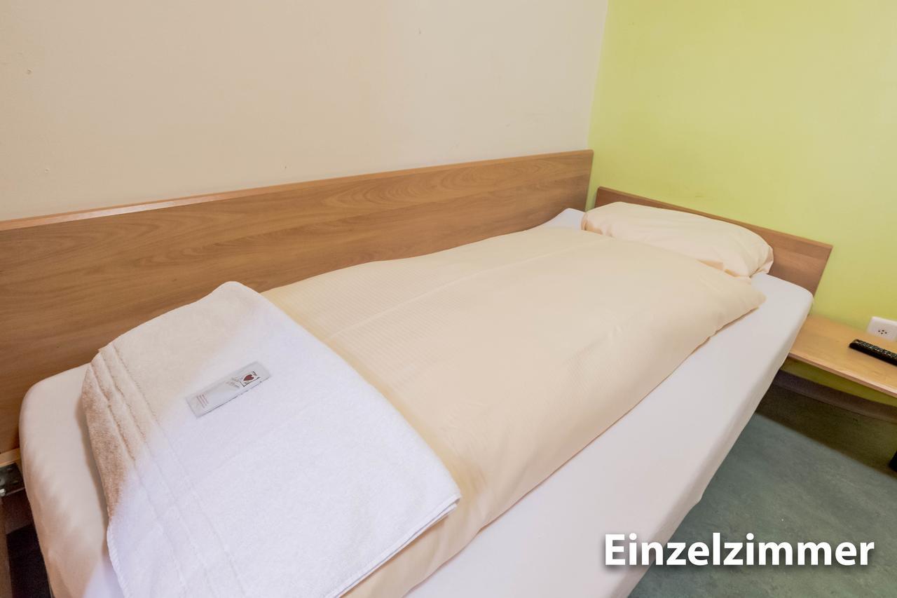 Hotel & Backpackers Zak Schaffhausen Ngoại thất bức ảnh